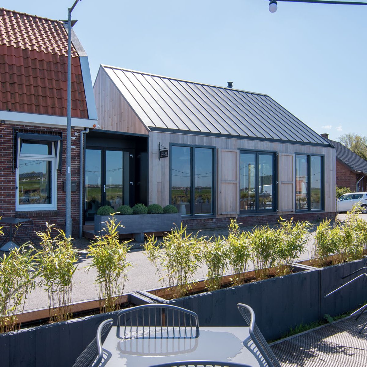 aanbouw bekleed met red ceder