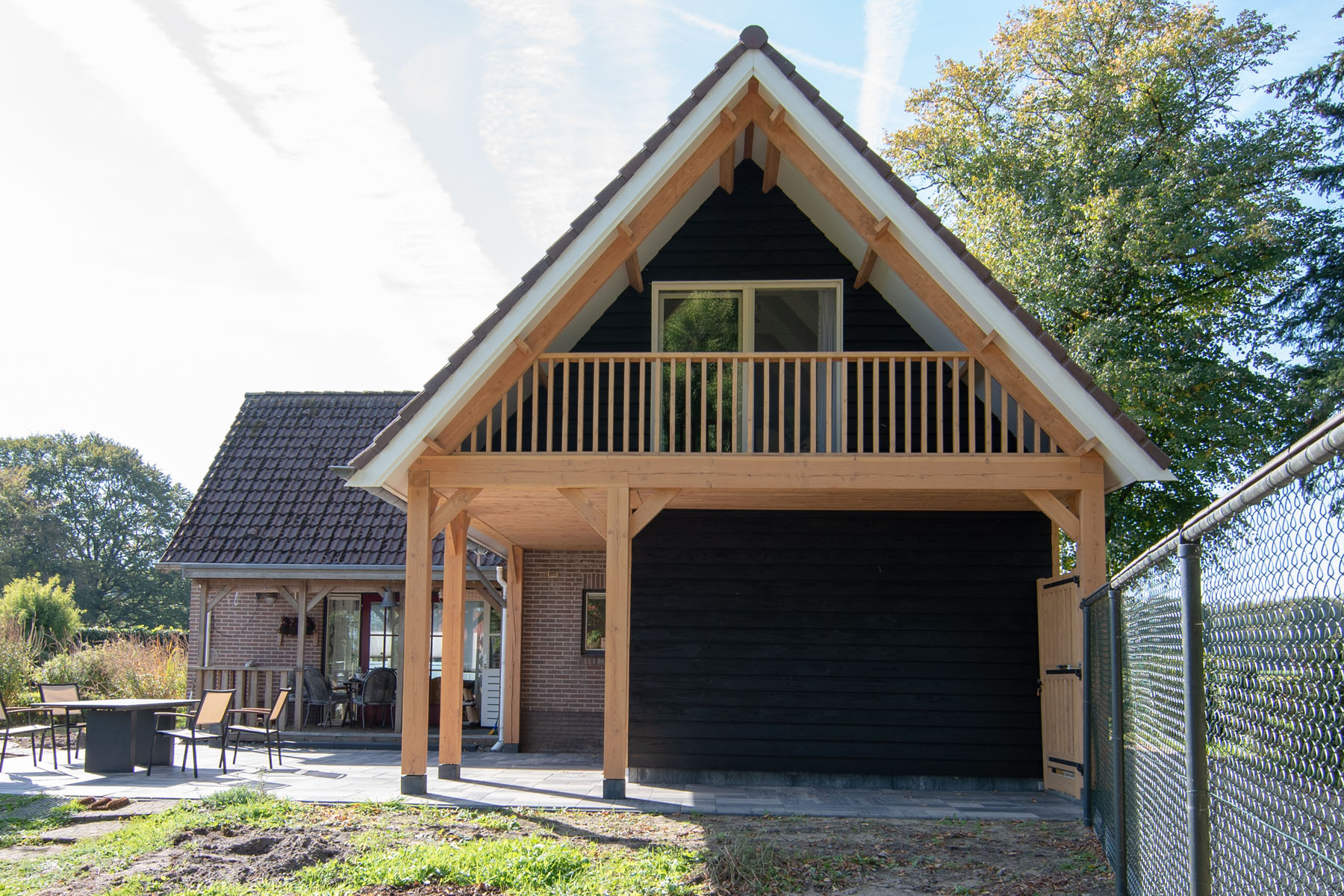Aanbouw vooraanzicht houten balkon