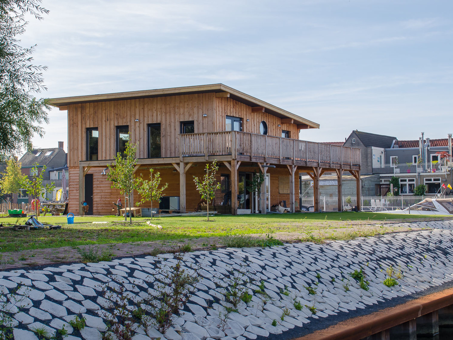 Schuurwoning met balkon