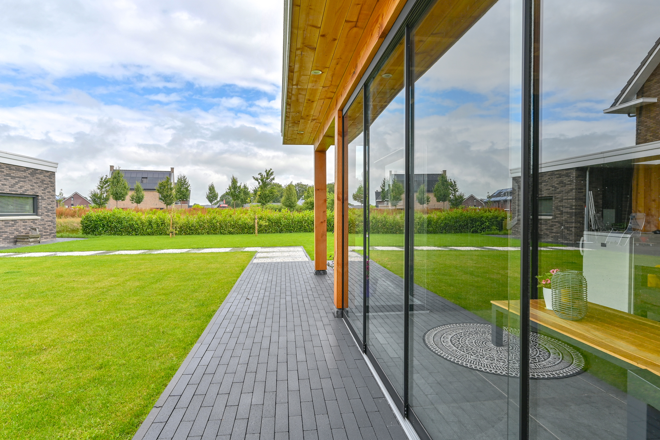 Houten tuinkamer met berging