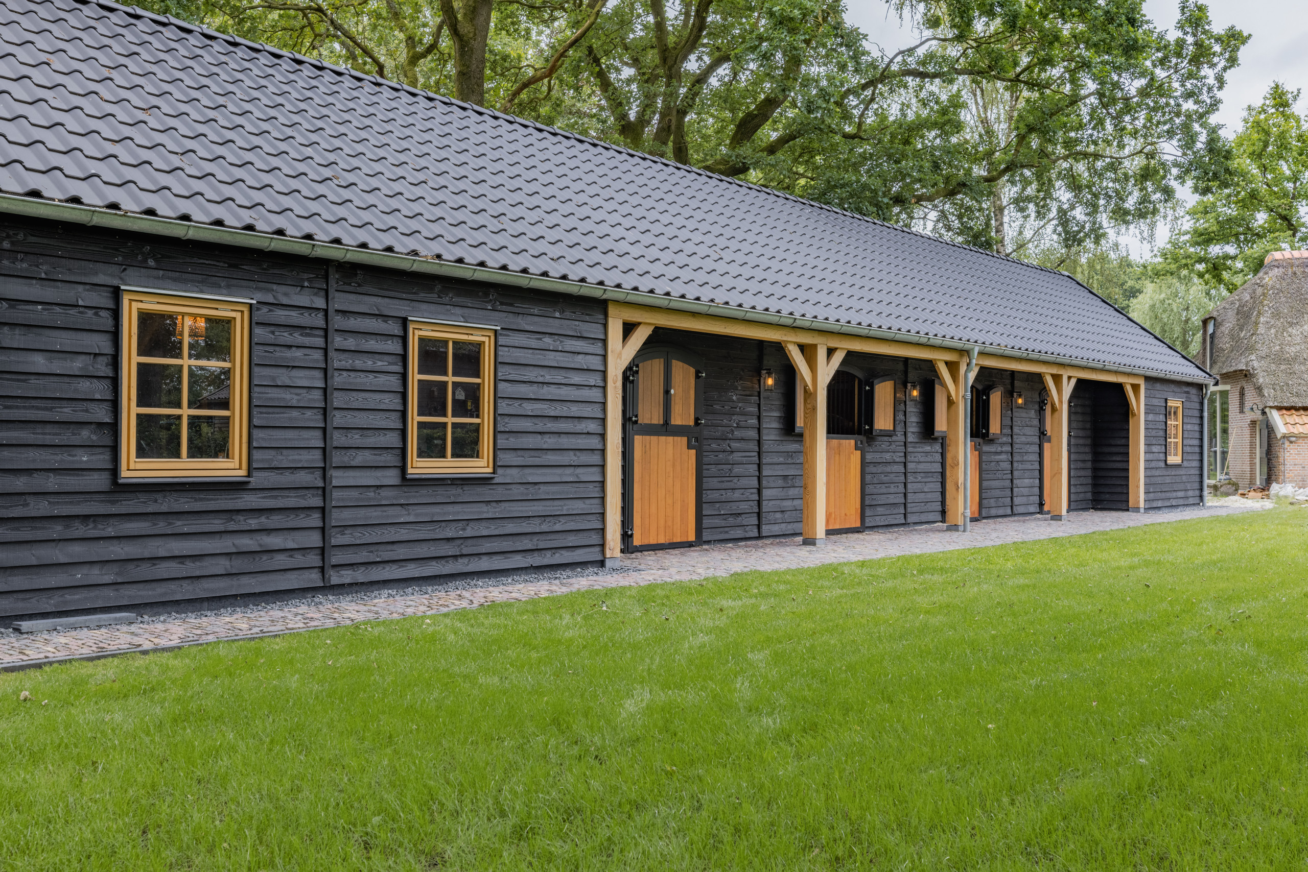 Paardenstallen schuur Houtbouw Holland