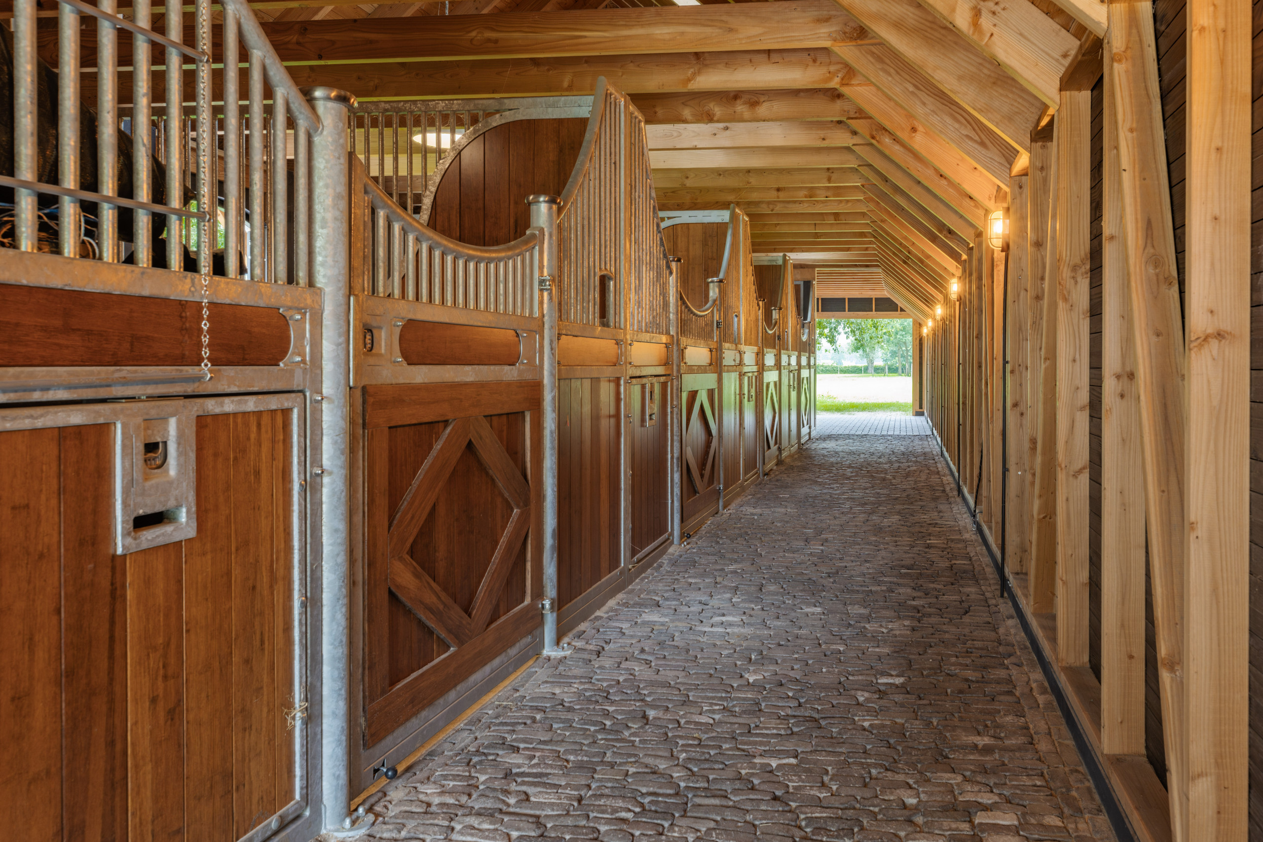 Stalinrichting paardenstal Houtbouw Holland